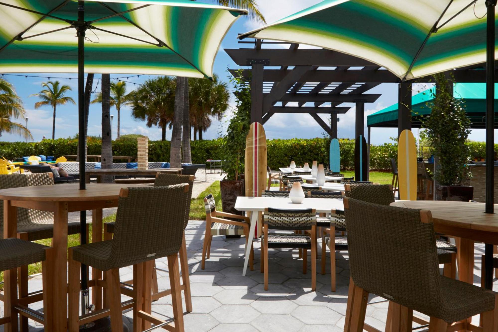 Kimpton Surfcomber Hotel By Ihg Miami Beach Bagian luar foto