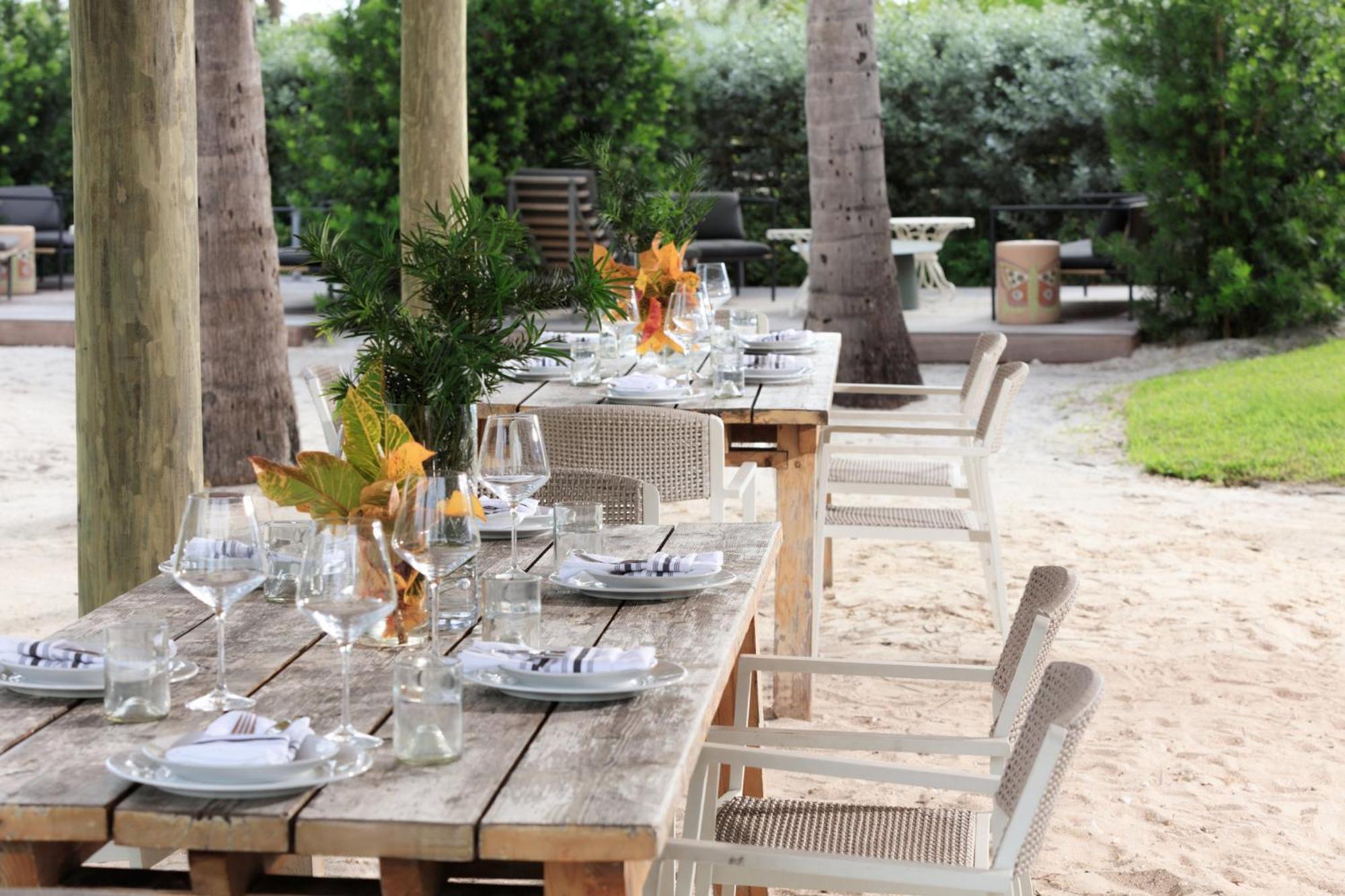 Kimpton Surfcomber Hotel By Ihg Miami Beach Bagian luar foto