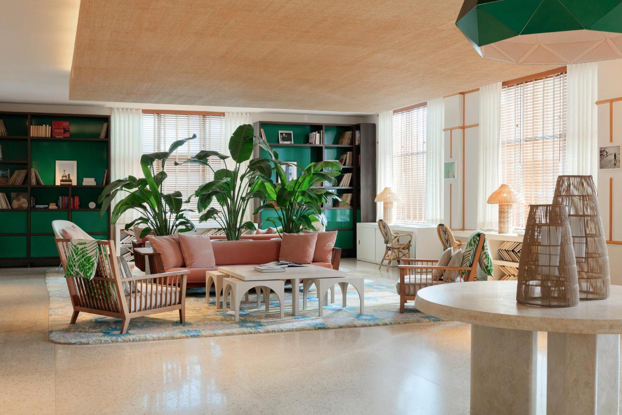 Kimpton Surfcomber Hotel By Ihg Miami Beach Bagian luar foto